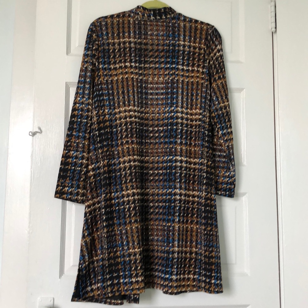 Smart looking duster. - Picture 2 of 3